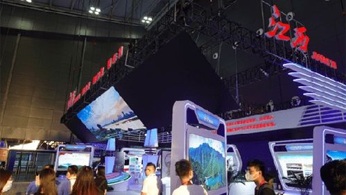 探館中非經(jīng)貿(mào)博覽會 商品琳瑯滿目，展覽精彩紛呈