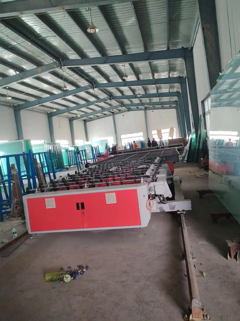 伊犁宇科商貿(mào)中空玻璃生產(chǎn)線與鋼化車間現(xiàn)場探訪